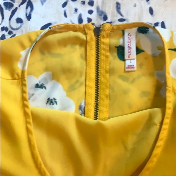 Large blouse, yellow floral - Picture 2 of 3